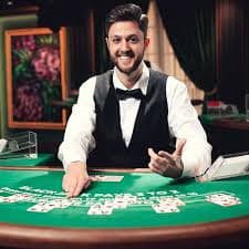 Antarmuka penuh aplikasi Live Roulette pecinta4d dengan roda, statistik, dan kontrol taruhan